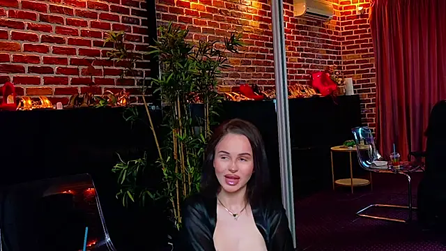HannahIsabellee online show from June 13, 2026, 12:14 pm