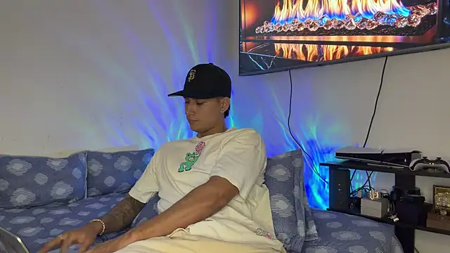Snapshot of SexxxySquirterStev777 chatting on June 4, 2026, 2:33 pm SexxxySquirterStev777 online show from June 4, 2026, 2:33 pm