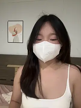 Snapshot of Ni_Tran chatting on June 19, 2026, 4:35 pm Ni Tran online show from June 19, 2026, 4:35 pm