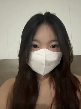 Snapshot of Ni_Tran chatting on July 7, 2026, 6:22 pm Ni Tran online show from July 7, 2026, 6:22 pm