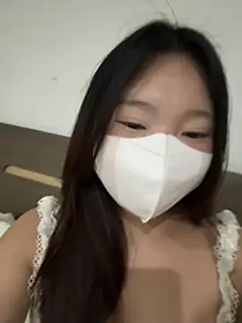 Snapshot of Ni_Tran chatting on July 14, 2026, 4:35 pm Ni Tran online show from July 14, 2026, 4:35 pm