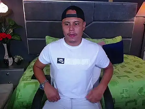 Snapshot of noah_oliver1 chatting on June 2, 2026, 1:27 am noah oliver1 online show from June 2, 2026, 1:27 am