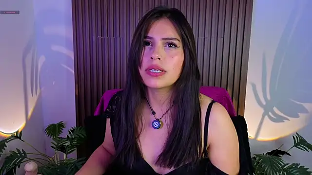 Snapshot of Yenifer_27 chatting on May 7, 2026, 4:28 am Yenifer 27 online show from May 7, 2026, 4:28 am