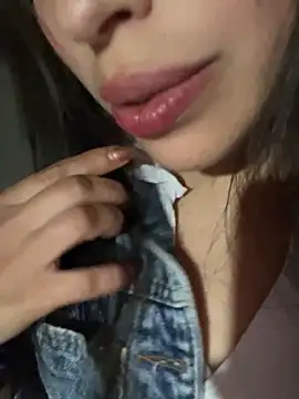 Snapshot of Yenifer_27 chatting on April 29, 2026, 11:55 pm Yenifer 27 online show from April 29, 2026, 11:55 pm