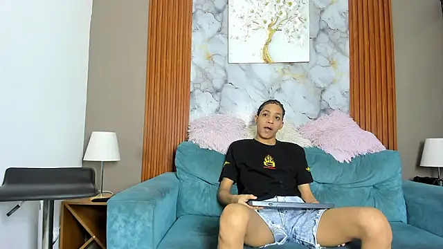 Snapshot of LOVE_GUYS1 chatting on May 1, 2026, 1:27 pm LOVE GUYS1 online show from May 1, 2026, 1:27 pm
