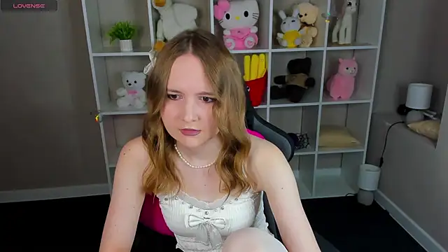 Emmaa Kimm online show from May 17, 2026, 12:54 am