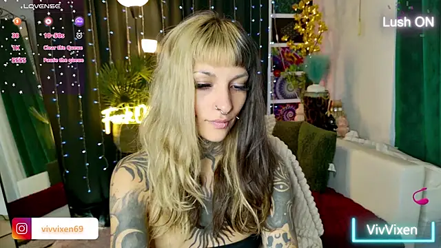 Snapshot of VivVixen chatting on June 25, 2026, 6:02 pm VivVixen online show from June 25, 2026, 6:02 pm