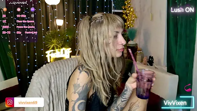 VivVixen online show from May 19, 2026, 5:53 pm
