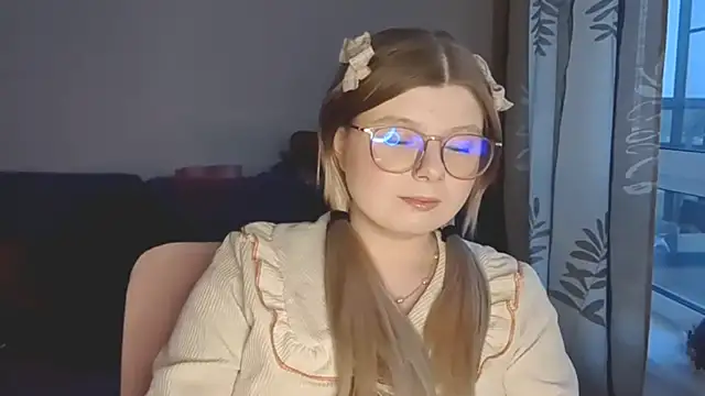 Snapshot of YukiBlush chatting on May 8, 2026, 4:11 pm YukiBlush online show from May 8, 2026, 4:11 pm