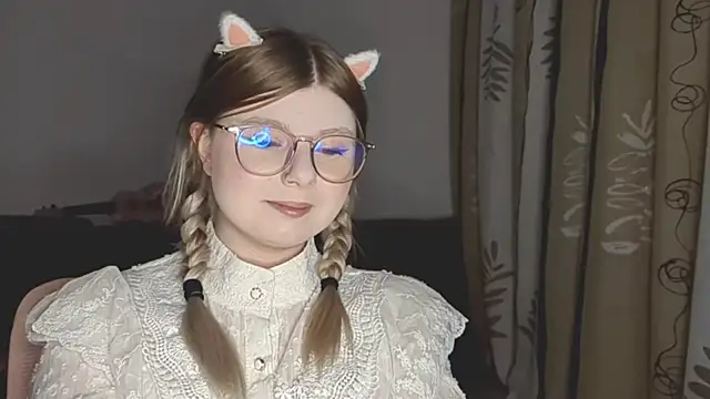 Snapshot of YukiBlush chatting on May 11, 2026, 5:21 pm YukiBlush online show from May 11, 2026, 5:21 pm