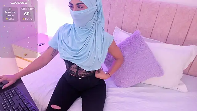 Snapshot of DinaNoor chatting on August 5, 2026, 12:43 pm DinaNoor online show from August 5, 2026, 12:43 pm