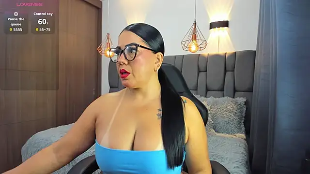 Alanna 19 online show from May 27, 2026, 11:50 am