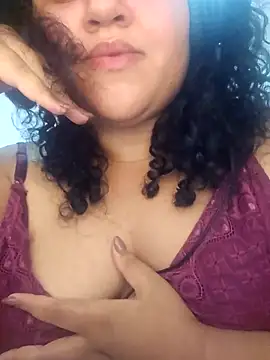 FofinhaaSweet online show from April 28, 2026, 4:22 pm