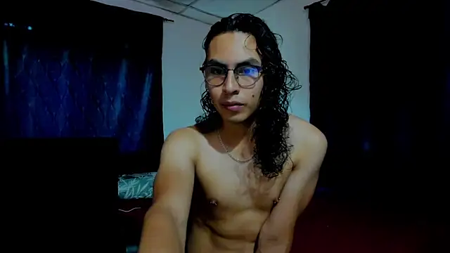 AntoniodeArmas online show from May 4, 2026, 10:23 pm