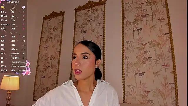 Snapshot of sara_castro24_ chatting on July 29, 2026, 8:52 pm sara castro24 online show from July 29, 2026, 8:52 pm