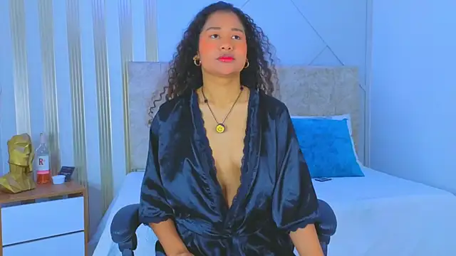secretestrella online show from June 3, 2026, 2:56 am