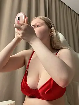 Snapshot of L1zaShy chatting on May 19, 2026, 4:25 pm L1zaShy online show from May 19, 2026, 4:25 pm