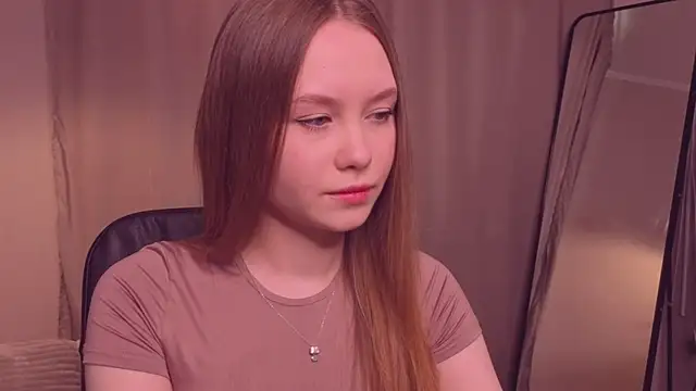 FloraLarsson online show from May 12, 2026, 4:09 am