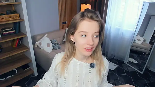 katemossse online show from May 1, 2026, 9:14 am