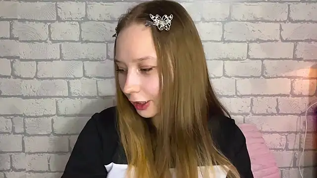 MertieVandusen online show from April 30, 2026, 8:57 pm