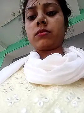 Simmi-00 online show from May 7, 2026, 4:17 am