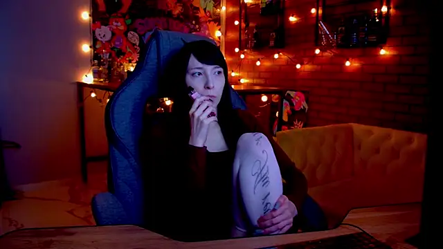Snapshot of SeraphineSparda chatting on May 21, 2026, 11:51 am SeraphineSparda online show from May 21, 2026, 11:51 am