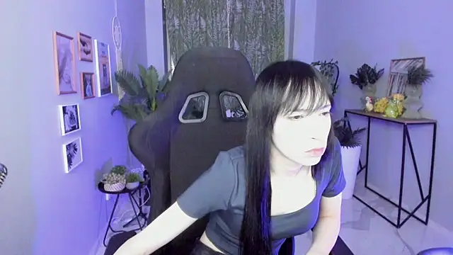Snapshot of SeraphineSparda chatting on May 28, 2026, 11:27 am SeraphineSparda online show from May 28, 2026, 11:27 am