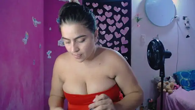 Snapshot of Kiara_tits chatting on May 31, 2026, 1:33 am Kiara tits online show from May 31, 2026, 1:33 am