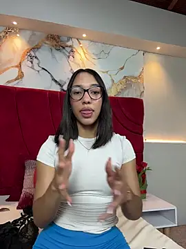 Snapshot of Serena_Velvett chatting on May 25, 2026, 10:19 pm Serena Velvett online show from May 25, 2026, 10:19 pm