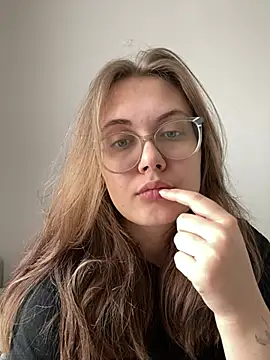 Snapshot of ecpochmak chatting on May 20, 2026, 10:12 am ecpochmak online show from May 20, 2026, 10:12 am