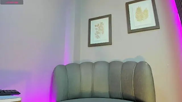Snapshot of Roxanna_moore chatting on May 16, 2026, 12:26 pm Roxanna moore online show from May 16, 2026, 12:26 pm