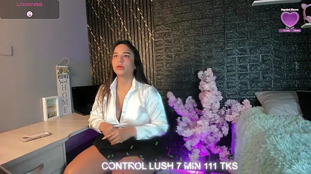 Snapshot of Aluna2_ chatting on May 4, 2026, 4:21 pm Aluna2 online show from May 4, 2026, 4:21 pm