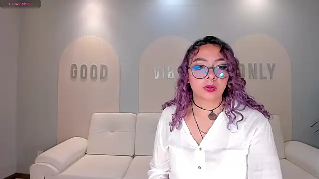 LoiseHarper online show from May 3, 2026, 5:38 pm