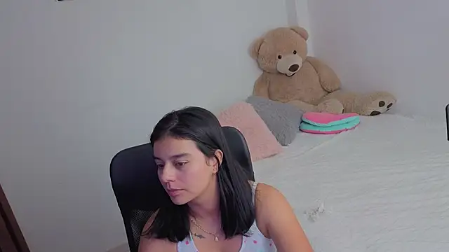 Snapshot of valerihouse_ chatting on August 6, 2026, 2:17 am valerihouse online show from August 6, 2026, 2:17 am
