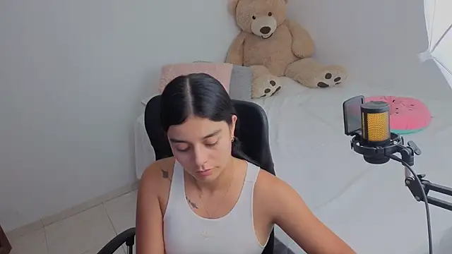 Snapshot of valerihouse_ chatting on May 16, 2026, 12:53 am valerihouse online show from May 16, 2026, 12:53 am