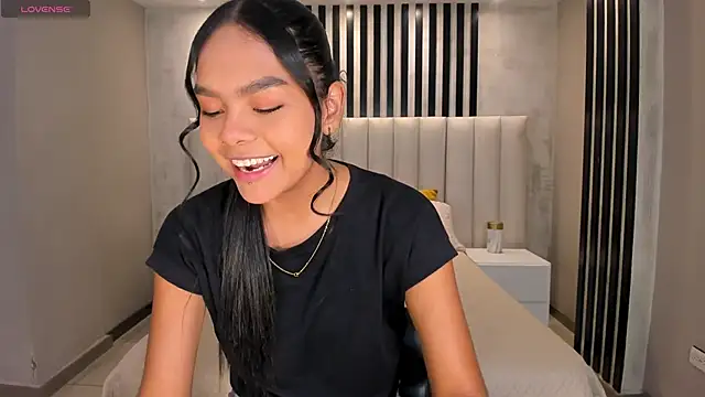 SaphiraJames online show from May 28, 2026, 2:30 am