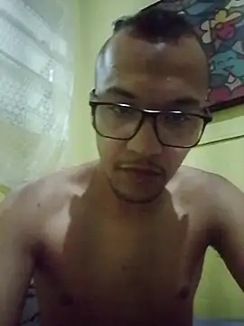Snapshot of Marciosafado25 chatting on May 1, 2026, 12:04 am Marciosafado25 online show from May 1, 2026, 12:04 am