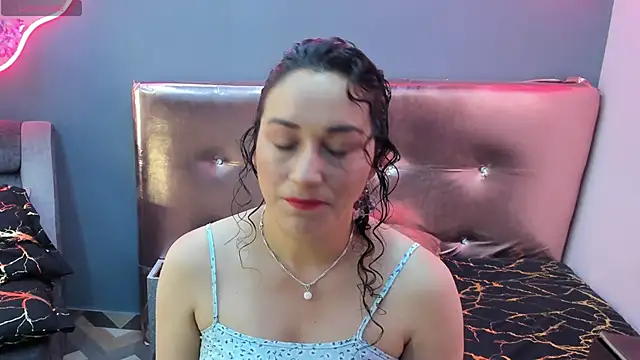 Snapshot of Elizabeth_bennett chatting on May 22, 2026, 12:58 pm Elizabeth bennett online show from May 22, 2026, 12:58 pm