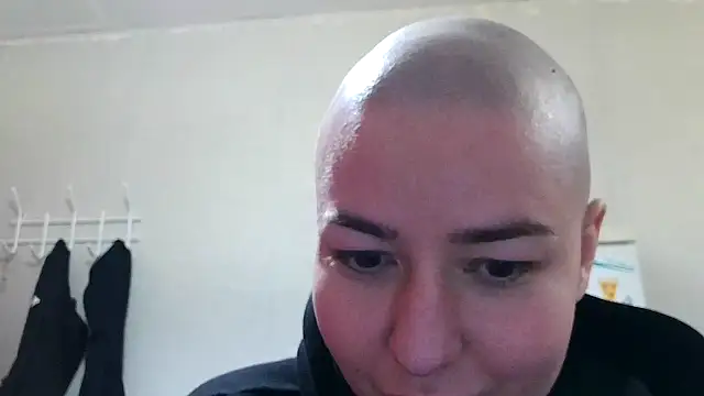 Julia Bright online show from May 4, 2026, 12:36 am