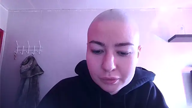 Julia Bright online show from May 2, 2026, 1:05 pm