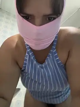 Snapshot of Emma_bom chatting on May 19, 2026, 7:32 pm Emma bom online show from May 19, 2026, 7:32 pm