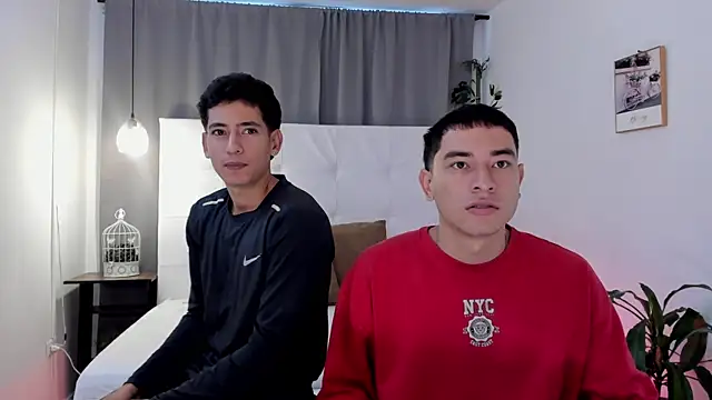 Snapshot of Alejo-and-Thiago chatting on May 25, 2026, 12:15 pm Alejo-and-Thiago online show from May 25, 2026, 12:15 pm