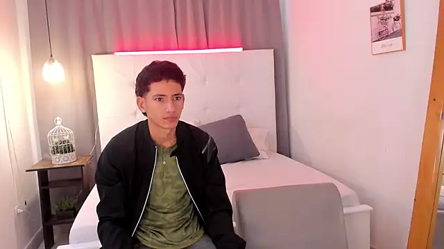 Snapshot of Alejo-and-Thiago chatting on May 9, 2026, 12:19 pm Alejo-and-Thiago online show from May 9, 2026, 12:19 pm