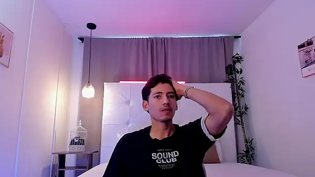 Snapshot of Alejo-and-Thiago chatting on August 3, 2026, 12:22 pm Alejo-and-Thiago online show from August 3, 2026, 12:22 pm