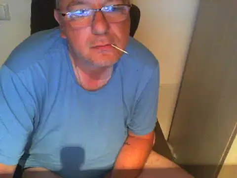 Snapshot of GeorgeCarlo chatting on May 18, 2026, 6:01 pm GeorgeCarlo online show from May 18, 2026, 6:01 pm
