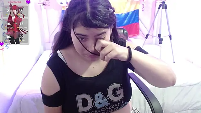 Laurha  online show from June 15, 2026, 7:57 pm