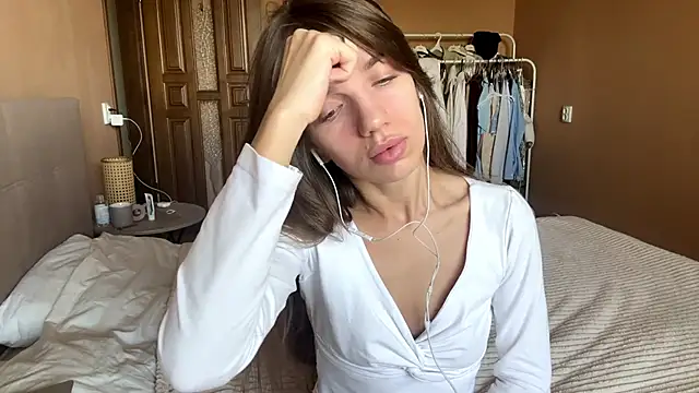 Snapshot of TrishIsaac chatting on May 22, 2026, 6:22 am TrishIsaac online show from May 22, 2026, 6:22 am