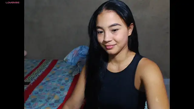 Snapshot of LukeAndZoey chatting on June 6, 2026, 9:42 pm LukeAndZoey online show from June 6, 2026, 9:42 pm