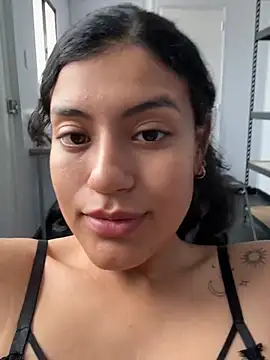 Snapshot of _sweetnenus_ chatting on June 2, 2026, 3:45 pm sweetnenus online show from June 2, 2026, 3:45 pm
