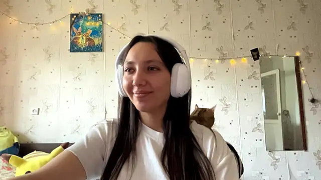 SheeringGape online show from May 19, 2026, 1:56 am